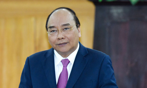 Thủ tướng Nguyễn Xuân Phúc yêu cầu có giải pháp để người nghèo, đặc biệt ở vùng sâu, xa tiếp cận được vốn ngân hàng. Ảnh: VGP.